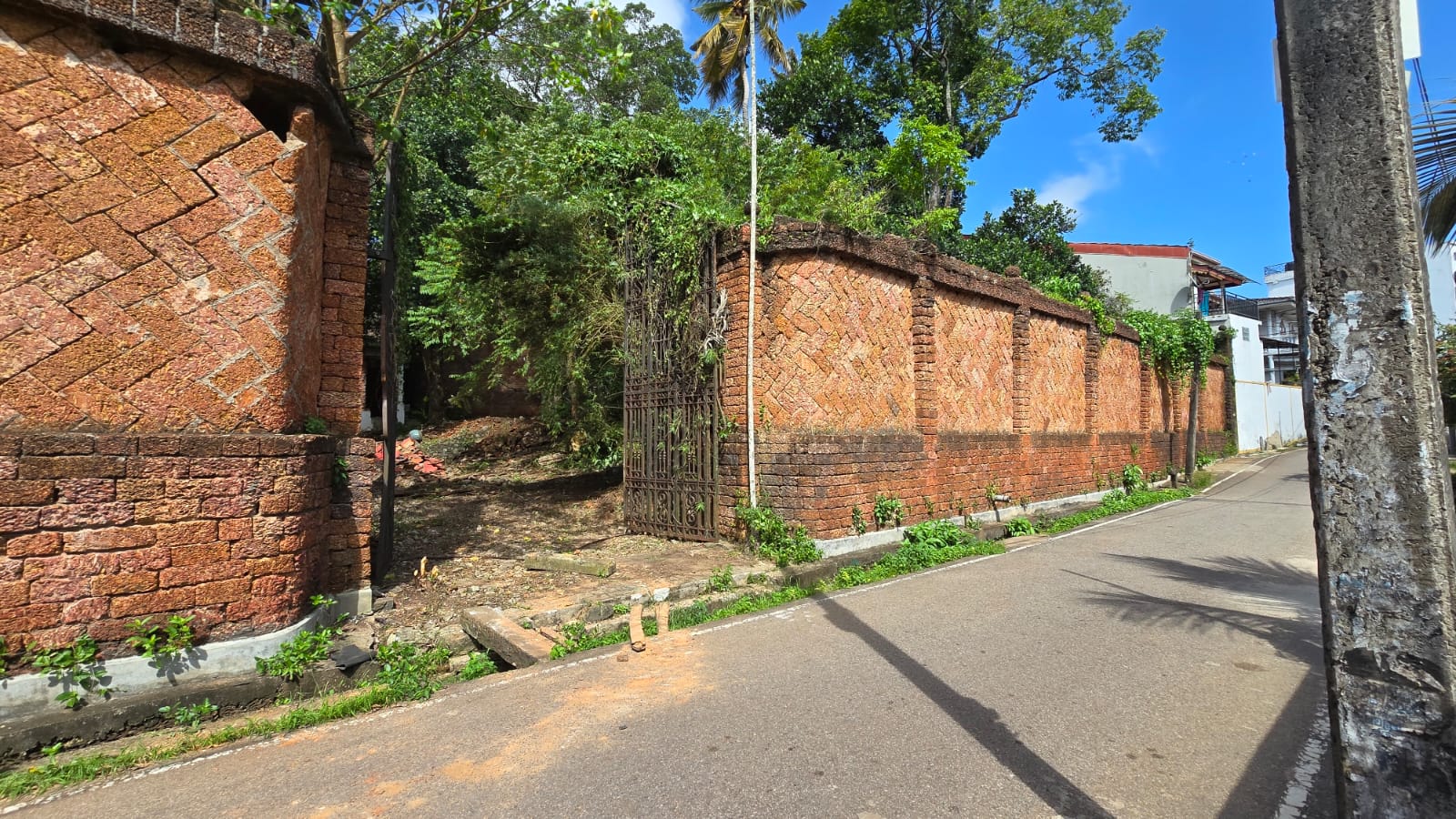 Bare Land Colombo